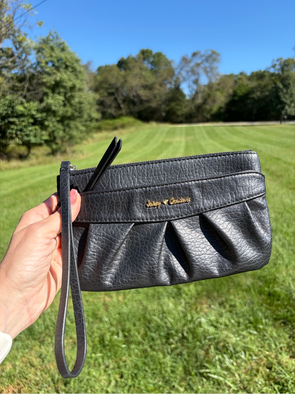 Juicy Couture Clutch Wristlet Handbag Purse Black Classy Classic Small Zip